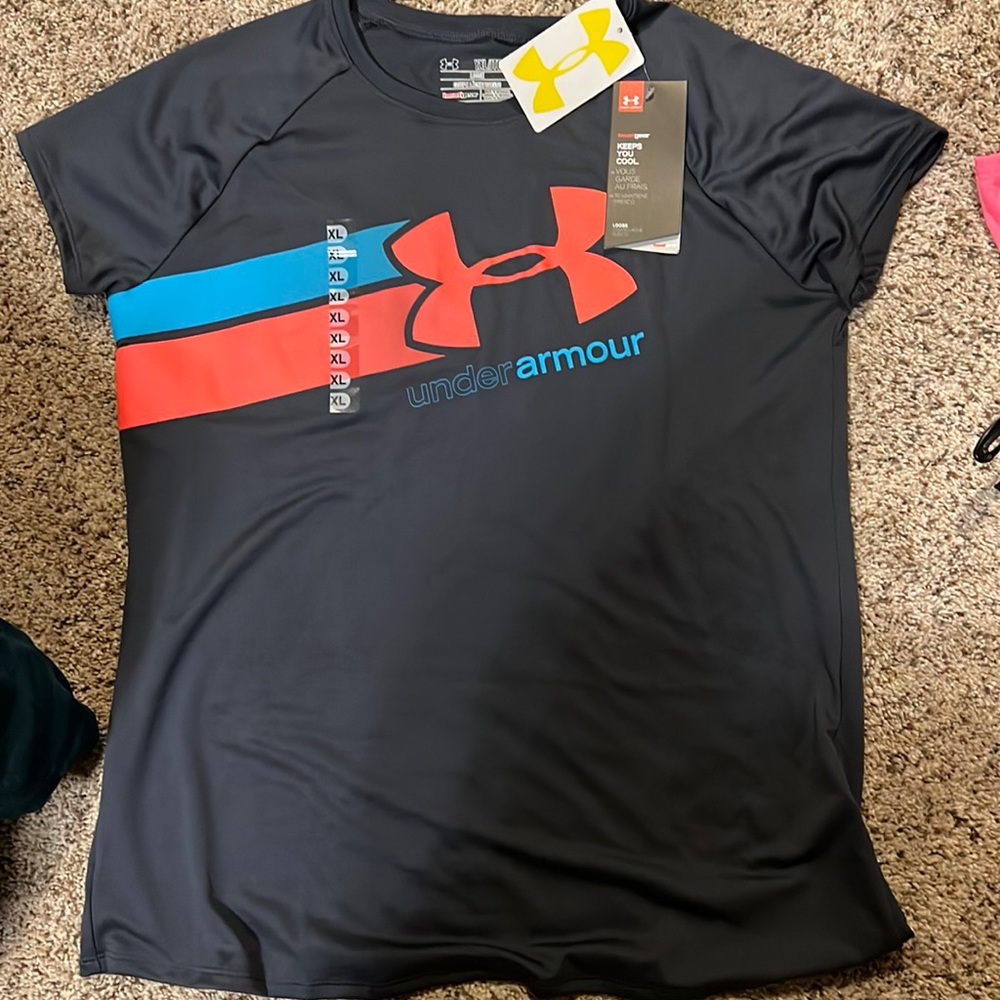 UNDER ARMOUR short sleeve t-shirt